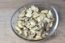 Салат с крабовыми палочками и грибами - Шаг 3 Салат с крабовыми палочками и грибами - Шаг 3