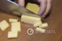 Салат с сухариками и колбасой - Шаг 4 Салат с сухариками и колбасой - Шаг 4