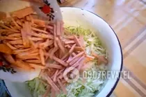 Салат с капустой и колбасой - Шаг 4 Салат с капустой и колбасой - Шаг 4