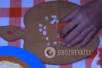 Салат з крабовими паличками і сухариками - Крок 4 Салат з крабовими паличками і сухариками - Крок 4