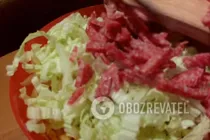 Салат с колбасой, пекинской капустой и кукурузой - Шаг 4 Салат с колбасой, пекинской капустой и кукурузой - Шаг 4