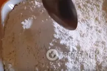 Кекс на кефире с изюмом - Крок 3 Кекс на кефире с изюмом - Крок 3
