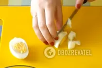 Салат с яйцами и сардинами - Шаг 2 Салат с яйцами и сардинами - Шаг 2