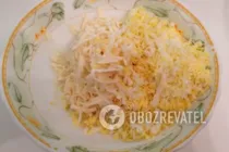 Салат с яйцом и плавленым сыром - Шаг 3 Салат с яйцом и плавленым сыром - Шаг 3