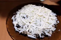 Салат "Подсолнух" с курицей и грибами - Шаг 4 Салат "Подсолнух" с курицей и грибами - Шаг 4