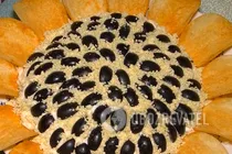 Салат "Подсолнух" с чипсами - Шаг 7 Салат "Подсолнух" с чипсами - Шаг 7