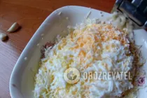 Салат с плавленым сыром и чесноком - Шаг 6 Салат с плавленым сыром и чесноком - Шаг 6
