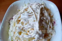 Салат с плавленым сыром и чесноком - Шаг 8 Салат с плавленым сыром и чесноком - Шаг 8