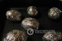 Картошка в фольге с сыром - Шаг 2 Картошка в фольге с сыром - Шаг 2