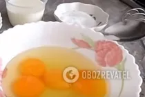 Омлет на сковороді - Крок 2 Омлет на сковороді - Крок 2