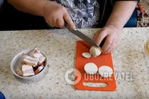 Картошка с салом и луком в духовке - Шаг 2 Картошка с салом и луком в духовке - Шаг 2