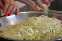 Салат с горошком и капустой - Шаг 2 Салат с горошком и капустой - Шаг 2