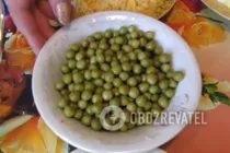 Салат с зеленым горошком и курицей - Шаг 3 Салат с зеленым горошком и курицей - Шаг 3