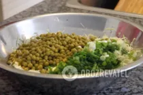 Салат с горошком и капустой - Шаг 5 Салат с горошком и капустой - Шаг 5