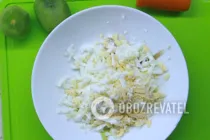 Салат с киви и кукурузой - Шаг 2 Салат с киви и кукурузой - Шаг 2