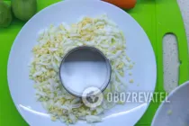 Салат с киви и кукурузой - Шаг 3 Салат с киви и кукурузой - Шаг 3