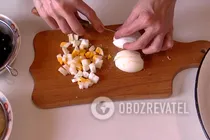 Салат "Дамский каприз" с ананасами - Шаг 4 Салат "Дамский каприз" с ананасами - Шаг 4