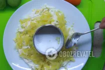 Салат с киви и кукурузой - Шаг 4 Салат с киви и кукурузой - Шаг 4
