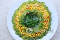 Салат с киви и кукурузой - Шаг 8 Салат с киви и кукурузой - Шаг 8