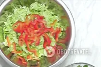 Теплий салат з куркою і болгарським перцем - Крок 2 Теплий салат з куркою і болгарським перцем - Крок 2