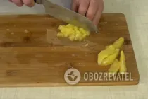 Салат "Королевский" с крабовыми палочками и апельсином - Шаг 5 Салат "Королевский" с крабовыми палочками и апельсином - Шаг 5