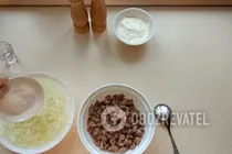 Салат из куриных сердечек с маринованным луком - Шаг 4 Салат из куриных сердечек с маринованным луком - Шаг 4