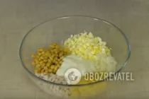 Салат "Королевский" с крабовыми палочками и апельсином - Шаг 6 Салат "Королевский" с крабовыми палочками и апельсином - Шаг 6