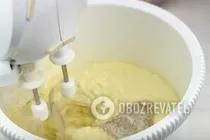 Заливний пиріг з сиром та яблуками - Крок 4 Заливний пиріг з сиром та яблуками - Крок 4