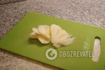 Салат с грушей и сыром - Шаг 2 Салат с грушей и сыром - Шаг 2
