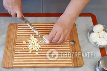 Заливной пирог с яйцом и луком - Шаг 2 Заливной пирог с яйцом и луком - Шаг 2