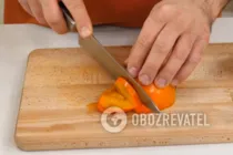 Салат з хурмою і крабовими паличками - Крок 4 Салат з хурмою і крабовими паличками - Крок 4