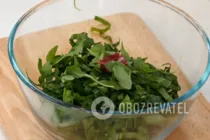 Салат з хурмою і крабовими паличками - Крок 1 Салат з хурмою і крабовими паличками - Крок 1