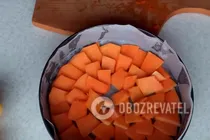 Заливной пирог с тыквой и яблоками - Шаг 2 Заливной пирог с тыквой и яблоками - Шаг 2