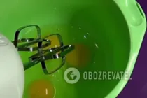Заливной пирог с клубникой на кефире - Шаг 1 Заливной пирог с клубникой на кефире - Шаг 1