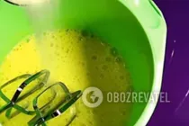 Заливной пирог с клубникой на кефире - Шаг 2 Заливной пирог с клубникой на кефире - Шаг 2
