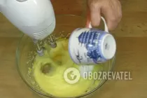 Заливной пирог с яблоками и сметаной - Шаг 4 Заливной пирог с яблоками и сметаной - Шаг 4
