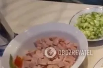 Салат с фасолью и сухариками - Шаг 2 Салат с фасолью и сухариками - Шаг 2