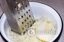 Сирники з яблуками - Крок 2 Сирники з яблуками - Крок 2