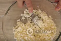 Сирники в духовці з манкою - Крок 1 Сирники в духовці з манкою - Крок 1