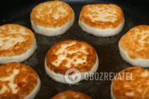 Сырники на сковороде - Шаг 5 Сырники на сковороде - Шаг 5