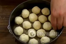 Пирог с творожными шариками - Шаг 3 Пирог с творожными шариками - Шаг 3