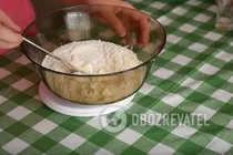 Луковый пирог с плавлеными сырками - Шаг 3 Луковый пирог с плавлеными сырками - Шаг 3
