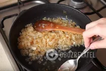 Луковый пирог с плавлеными сырками - Шаг 5 Луковый пирог с плавлеными сырками - Шаг 5
