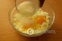 Сирники з родзинками - Крок 2 Сирники з родзинками - Крок 2