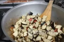 Тушкована свинина з баклажанами - Крок 6 Тушкована свинина з баклажанами - Крок 6