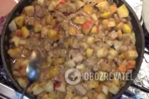 Тушкована свинина з яблуками і цибулею - Крок 7 Тушкована свинина з яблуками і цибулею - Крок 7