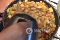 Тушкована свинина з яблуками і цибулею - Крок 6 Тушкована свинина з яблуками і цибулею - Крок 6