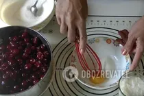 Вареники с вишней на кефире - Шаг 2 Вареники с вишней на кефире - Шаг 2