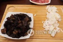 Жареное мясо с грибами в мультиварке - Шаг 3 Жареное мясо с грибами в мультиварке - Шаг 3