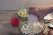 Сырники с бананом в духовке - Шаг 2 Сырники с бананом в духовке - Шаг 2